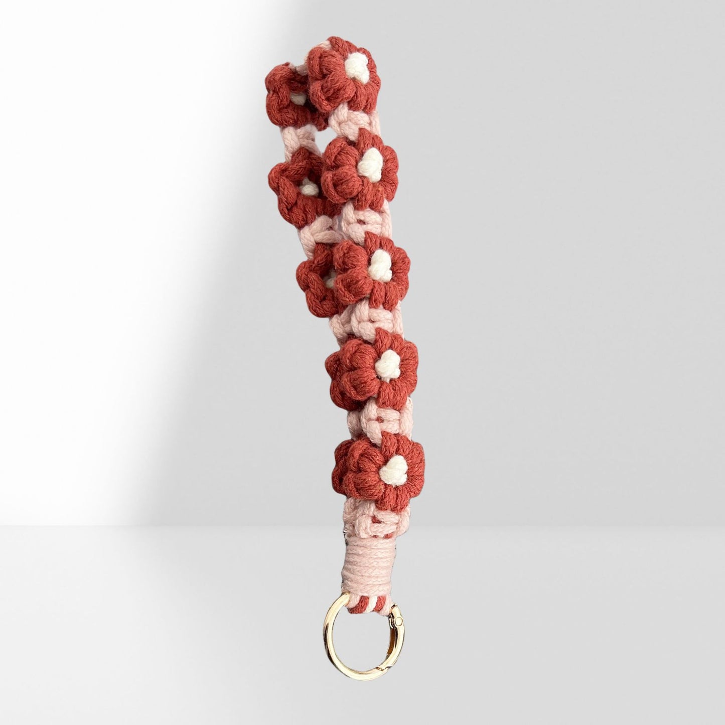 #L00015 Retro Daisy Macrame Keychain Wristlet – Boho Woven Phone Charm