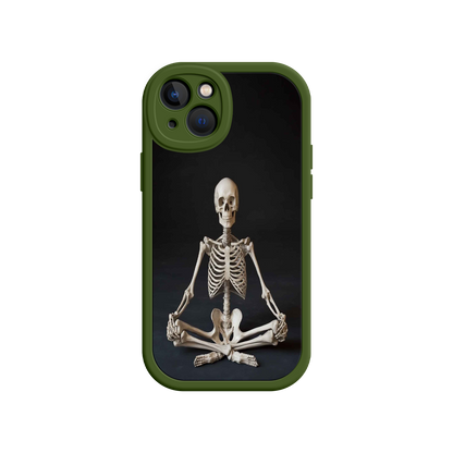 #MC0041 Factory Wholesale Meditating Skeleton iPhone 17 Case – Gothic Skelly Yoga Art, Anatomical Design, Spiritual Aesthetic