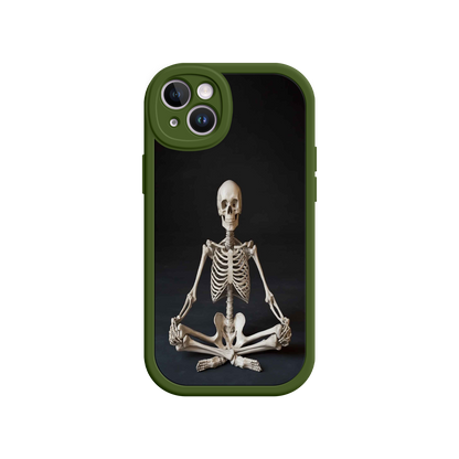 #MC0041 Factory Wholesale Meditating Skeleton iPhone 17 Case – Gothic Skelly Yoga Art, Anatomical Design, Spiritual Aesthetic