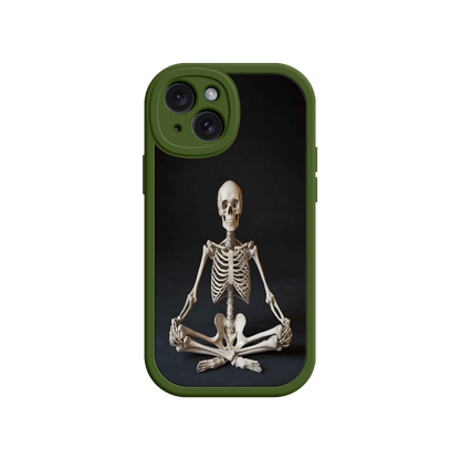 #MC0041 Factory Wholesale Meditating Skeleton iPhone 17 Case – Gothic Skelly Yoga Art, Anatomical Design, Spiritual Aesthetic