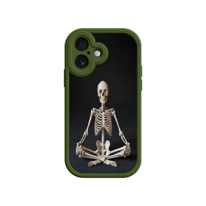 #MC0041 Factory Wholesale Meditating Skeleton iPhone 17 Case – Gothic Skelly Yoga Art, Anatomical Design, Spiritual Aesthetic