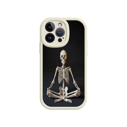 #MC0041 Factory Wholesale Meditating Skeleton iPhone 17 Case – Gothic Skelly Yoga Art, Anatomical Design, Spiritual Aesthetic