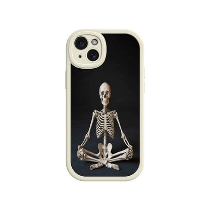 #MC0041 Factory Wholesale Meditating Skeleton iPhone 17 Case – Gothic Skelly Yoga Art, Anatomical Design, Spiritual Aesthetic